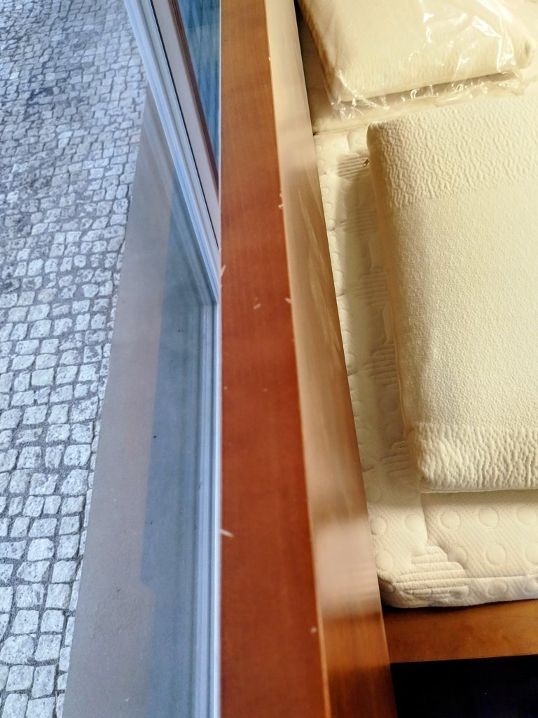 vyprodej-2026-postel-RUBI-poskozena-3